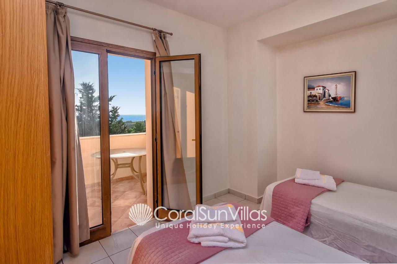 Wonderful Quiet Area,complete Privacy,large Pool, Colorful Garden, Jacuzzi/sauna * Peyia