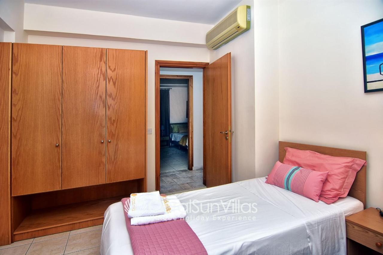 Villa Wonderful Quiet Area,complete Privacy,large Pool, Colorful Garden, Jacuzzi/sauna *