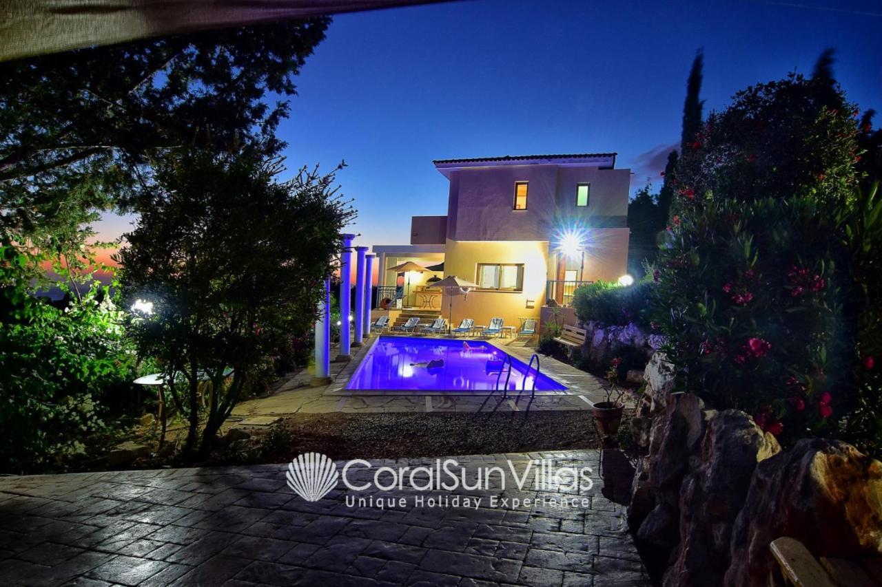 Villa Wonderful Quiet Area,complete Privacy,large Pool, Colorful Garden, Jacuzzi/sauna