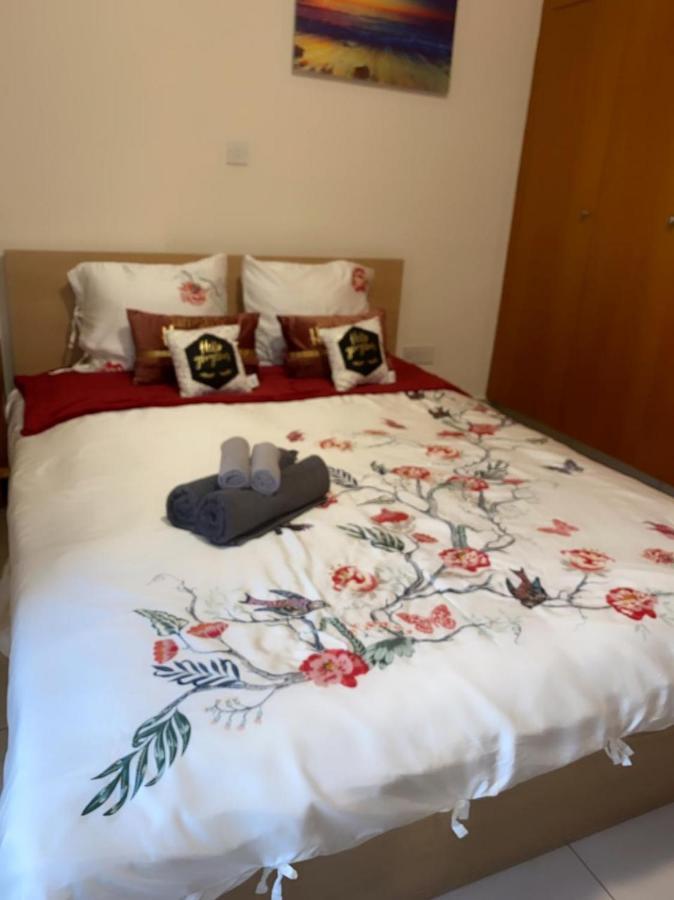 Larnaca Beach Apartment Apartamento *
