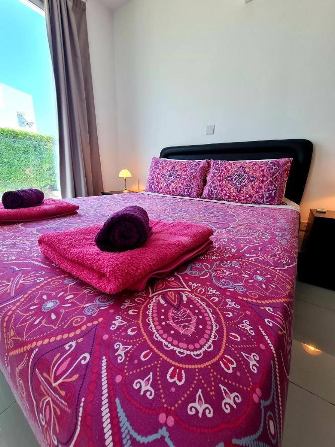 Villa Modern Villa, 4 Bedrooms, Private Pool, Close To Coral Bay Strip *
