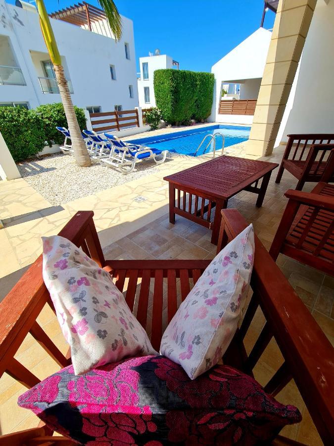 Modern Villa, 4 Bedrooms, Private Pool, Close To Coral Bay Strip *