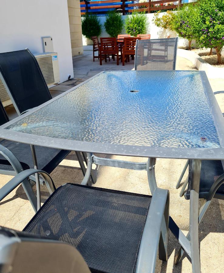 Modern Villa, 4 Bedrooms, Private Pool, Close To Coral Bay Strip Villa *