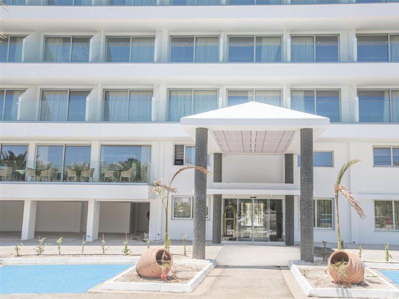 Bohemian Gardens Hotel 4*