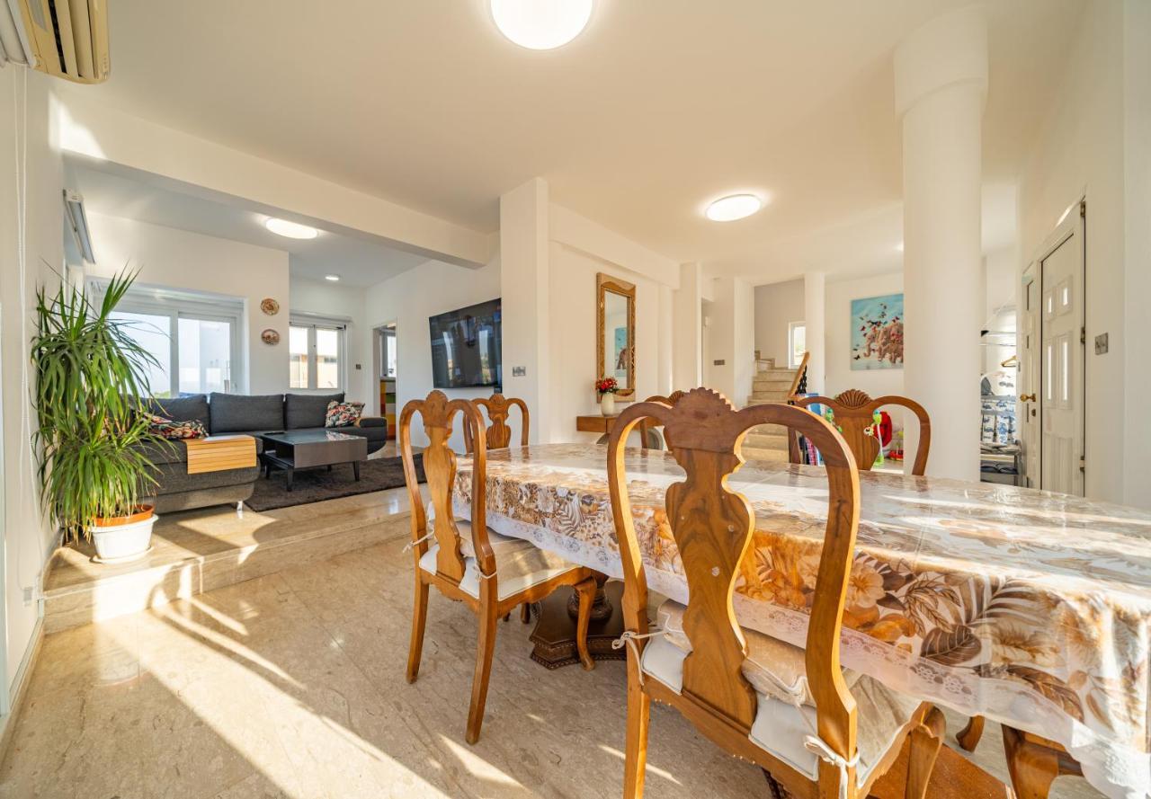 Villa Dene Hollow *