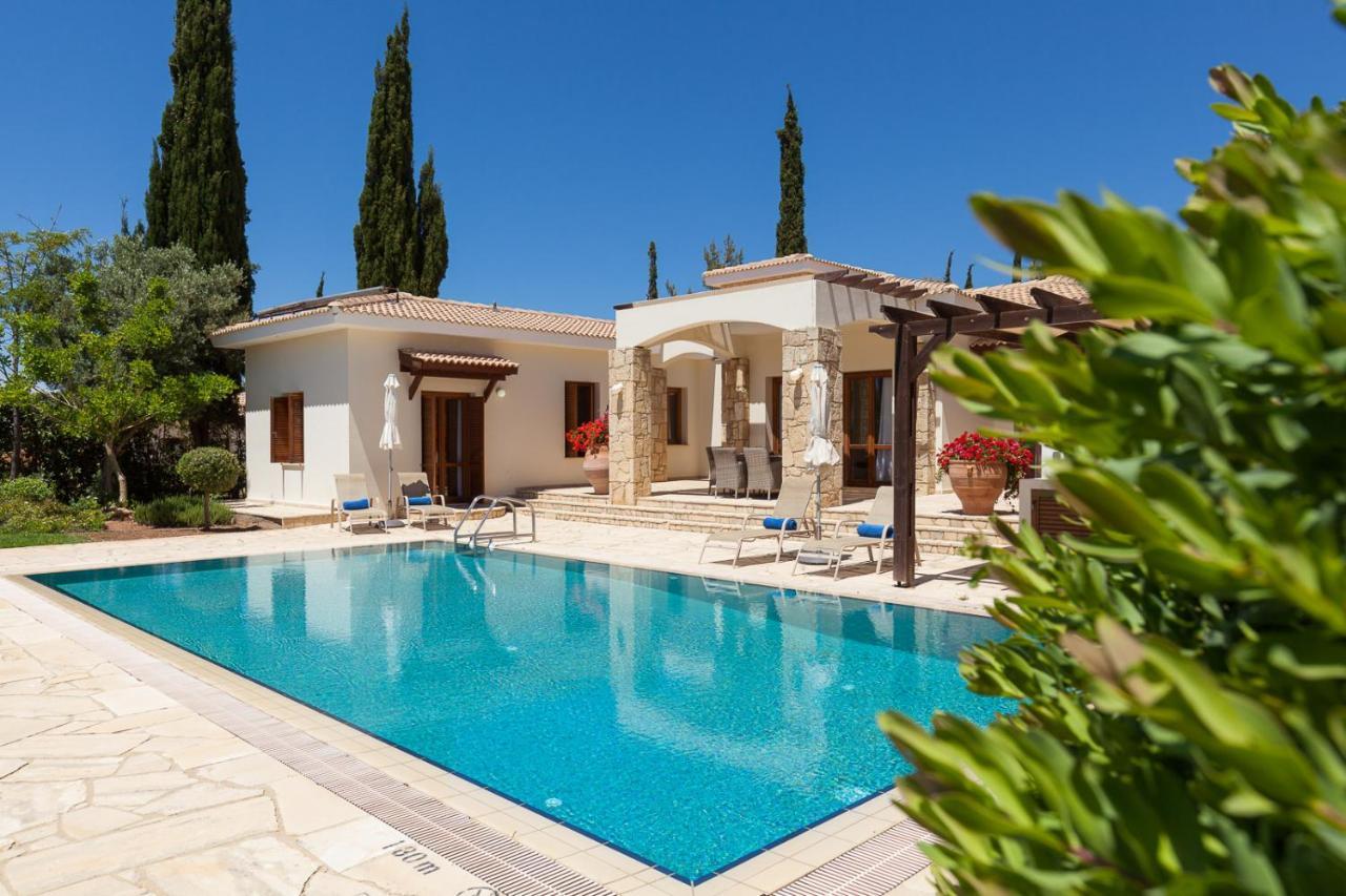 Aphrodite Hills 4*