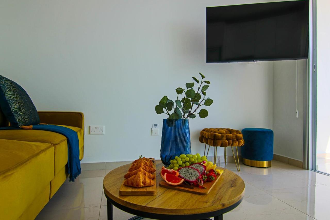 Phaedrus Living: Seaview Gold Flat Lighthouse 48 Paphos