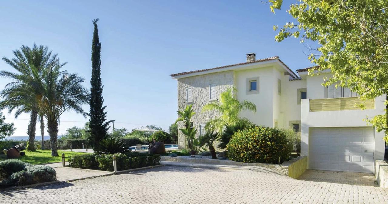 Kiki Villa Peyia