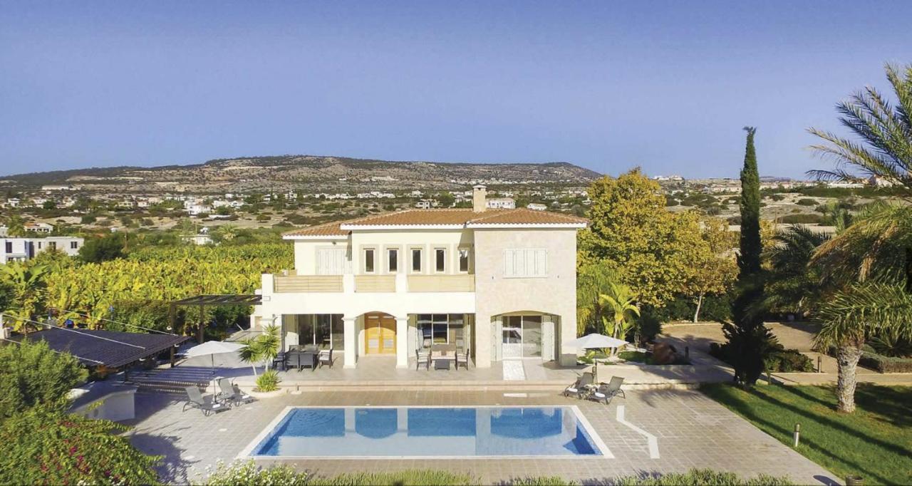 Kiki Villa Peyia