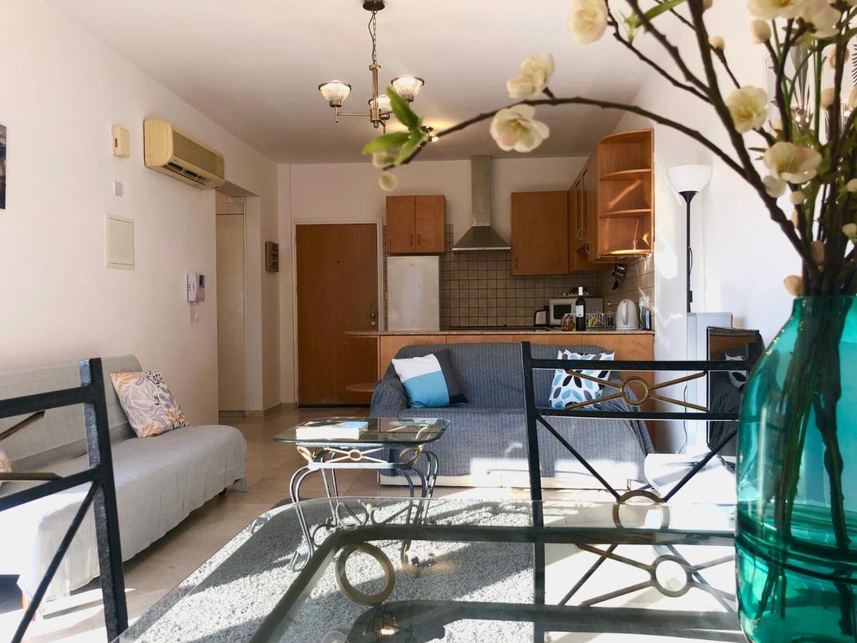 1 Bedroom Flat, Prime Location Near Sea, Sleeps 4 Apartment *