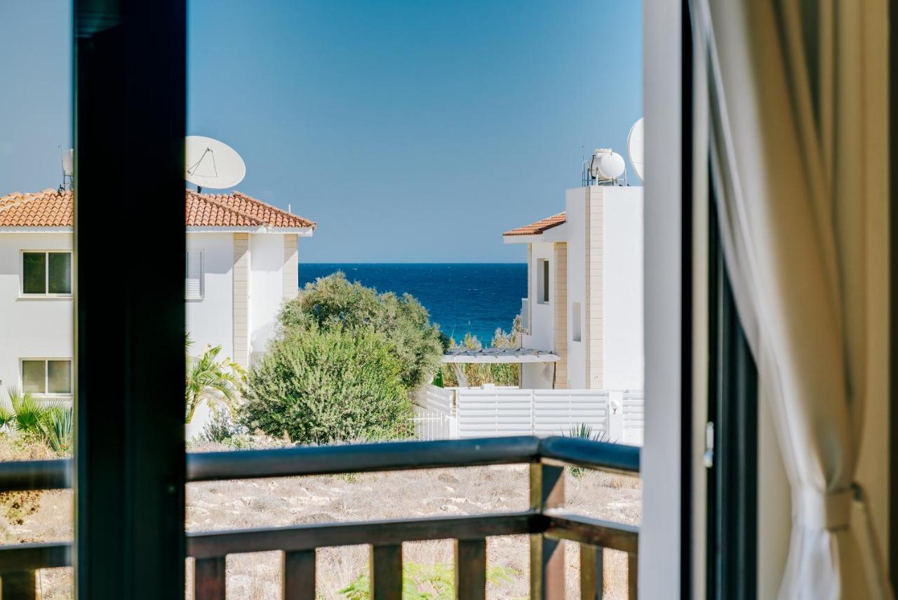 Elisa * Paralimni