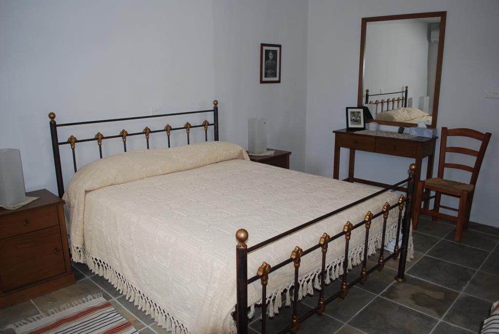 Aunt Maria's * Pano Lefkara