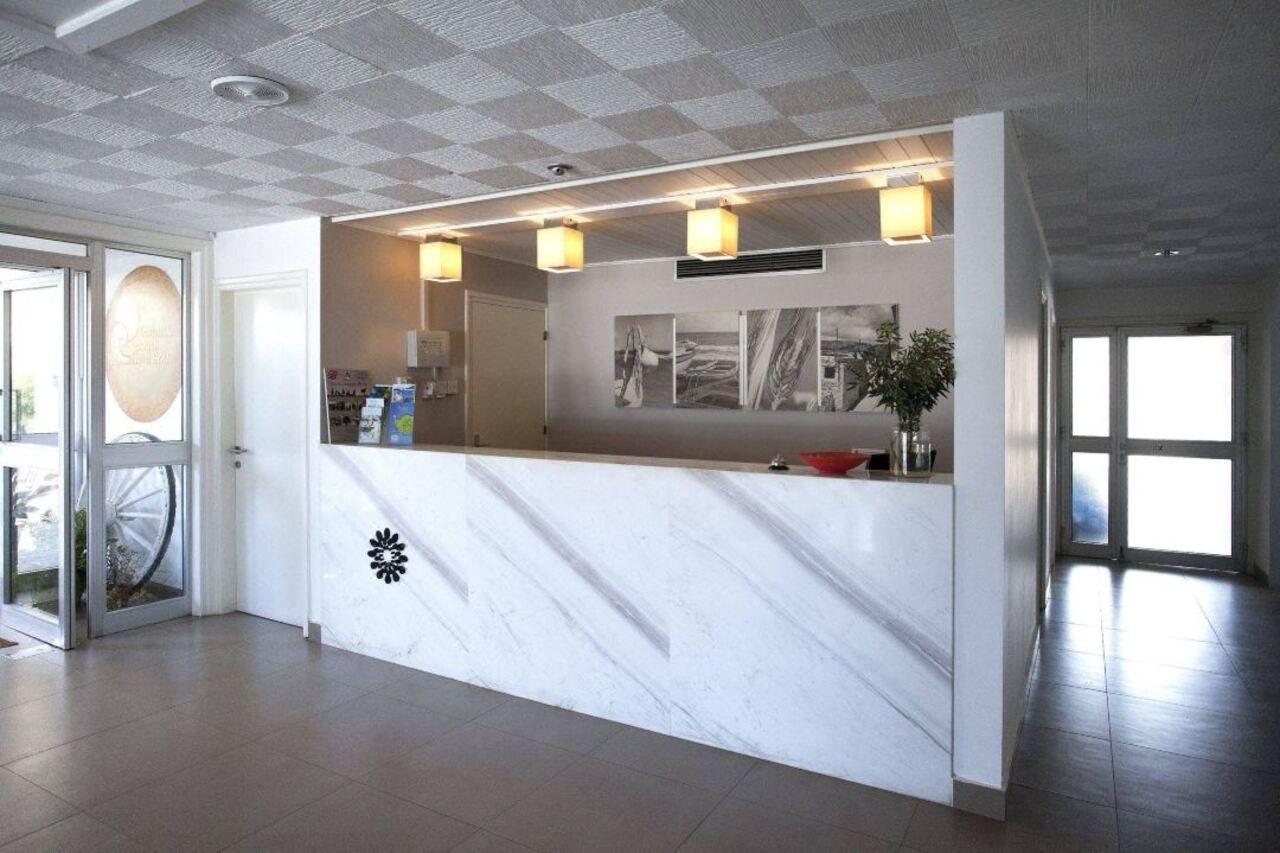 Costantiana Aparthotel Lárnaca