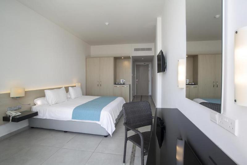 Smartline 4* Paphos