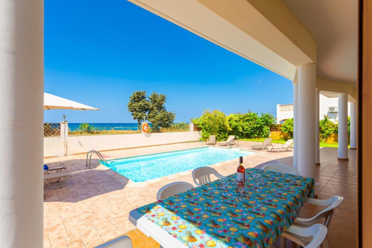Achilles Beach * Polis