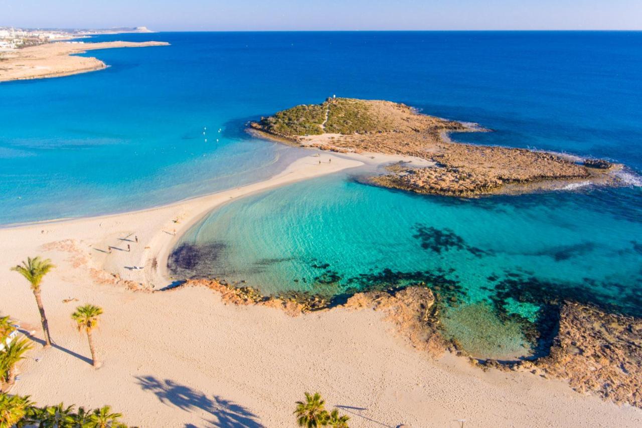 Achilles Beach Polis