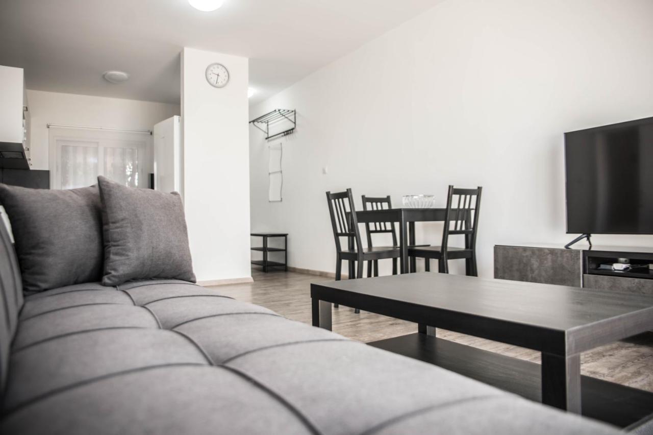 Apartment Lovely One Bedroom With View *