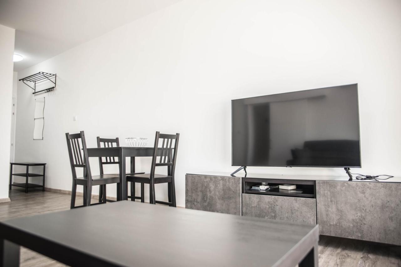 Lovely One Bedroom With View Apartment *