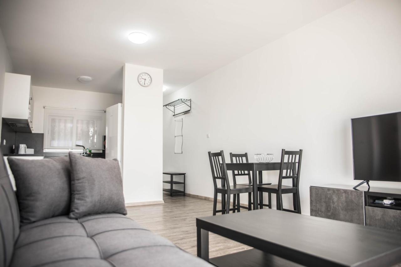 Apartment Lovely One Bedroom With View Kissonerga