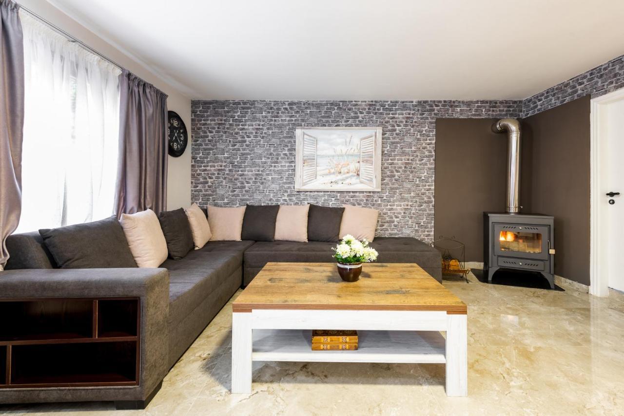 Pinecone - 3 Units Apartment Platres