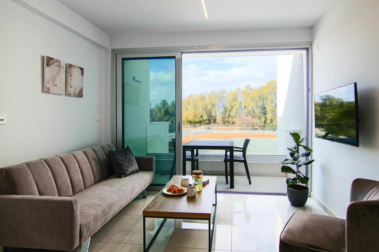 Phaedrus Living - Seaside Executive Flat Harbour 208 Apartment