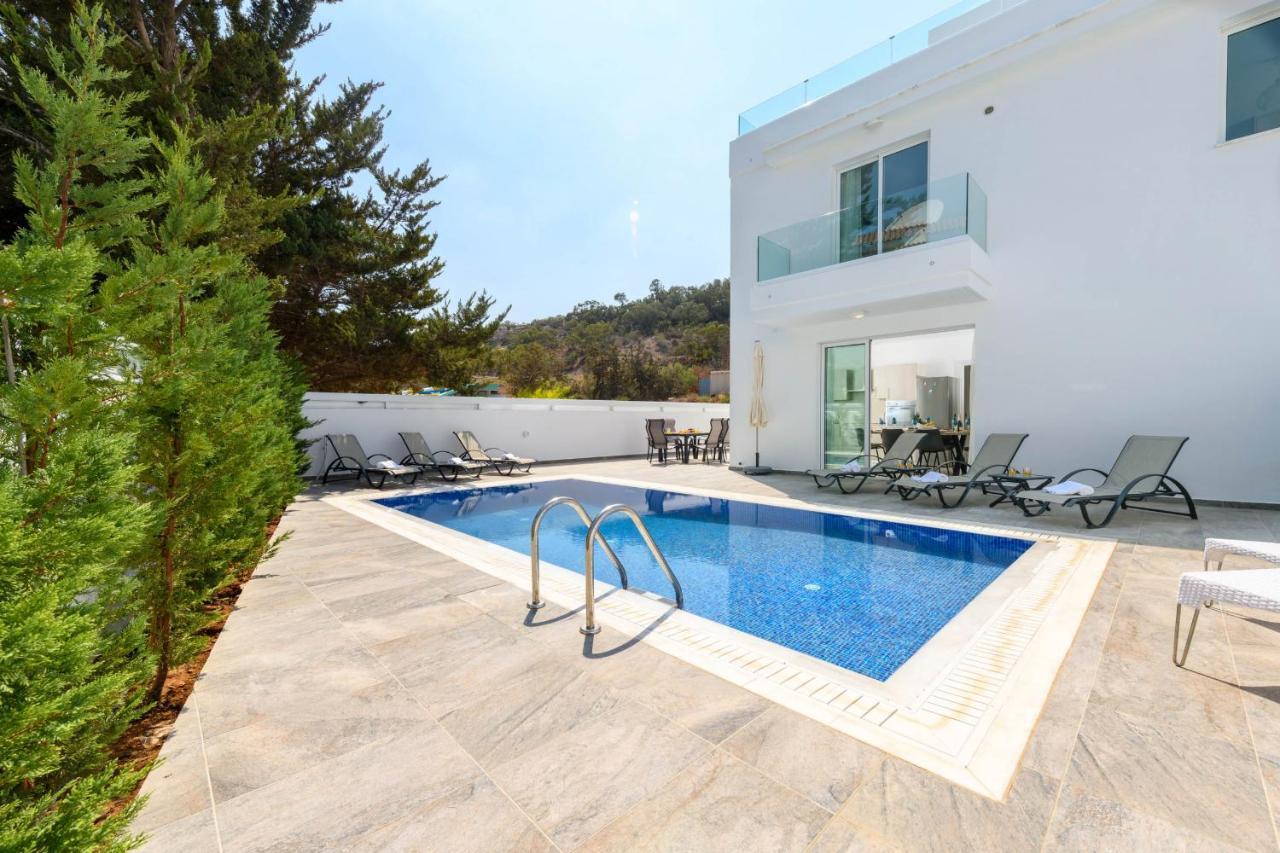 Bay #13 Villa