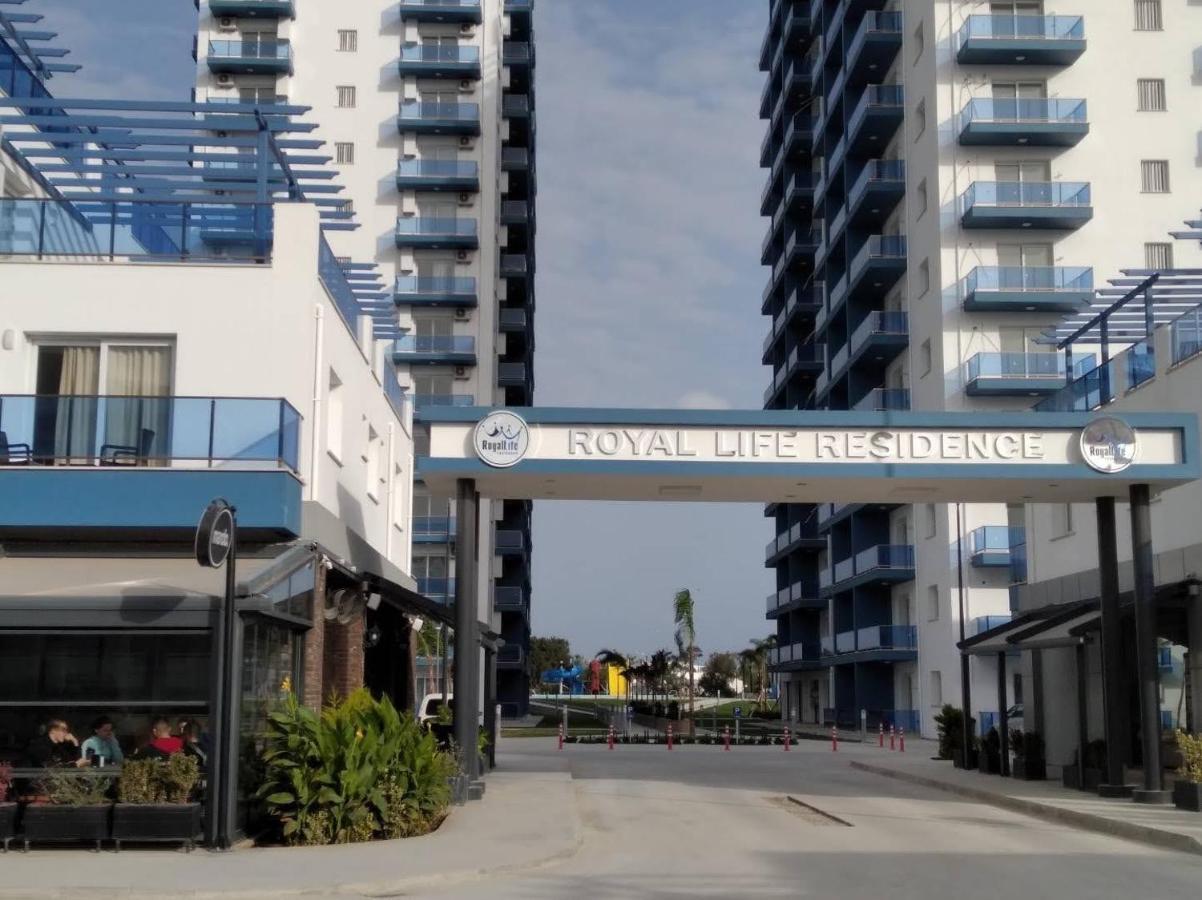 Royal Life Poseidon Apartment