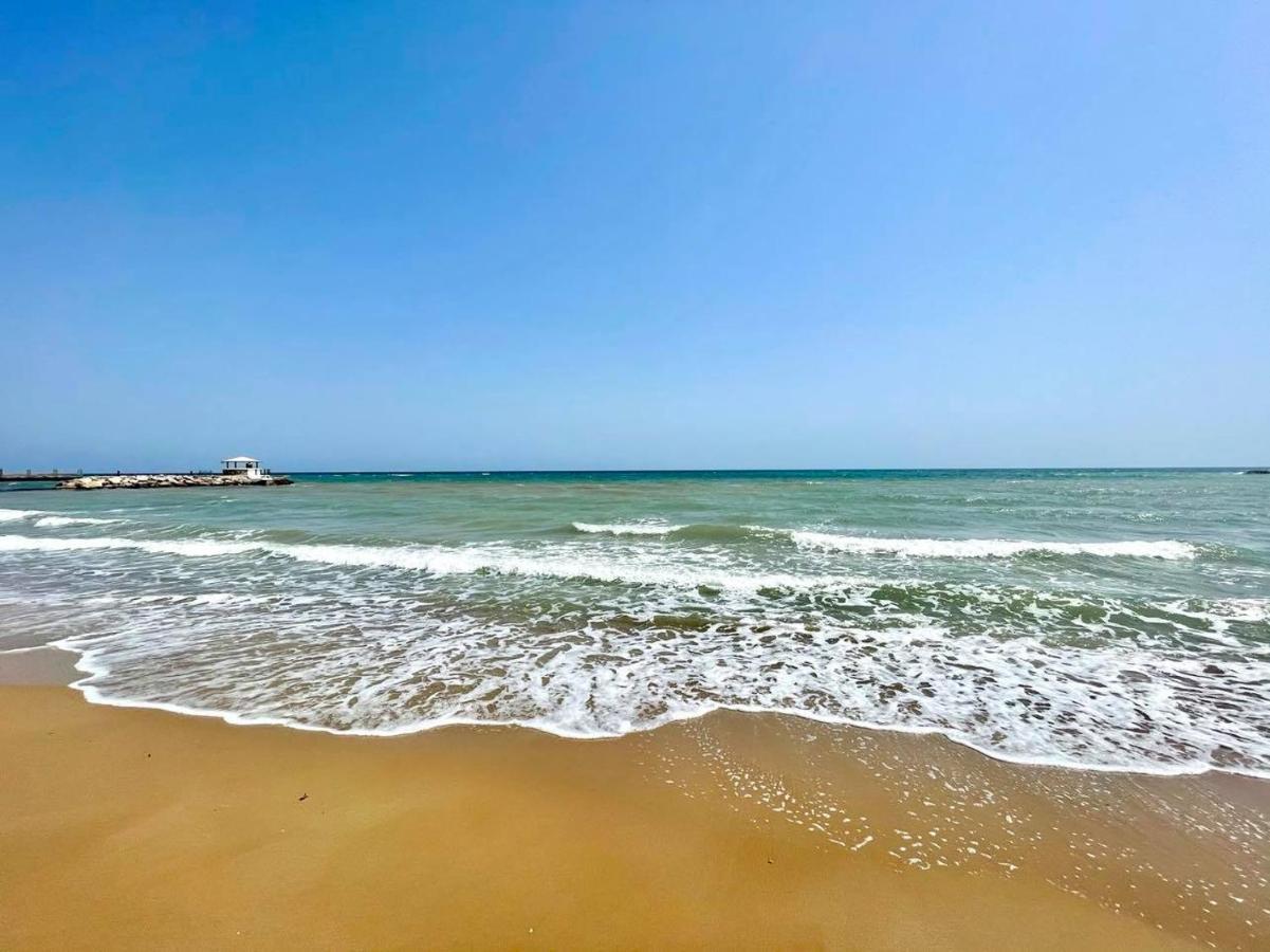 Peaceful Run-a-way By The Sea