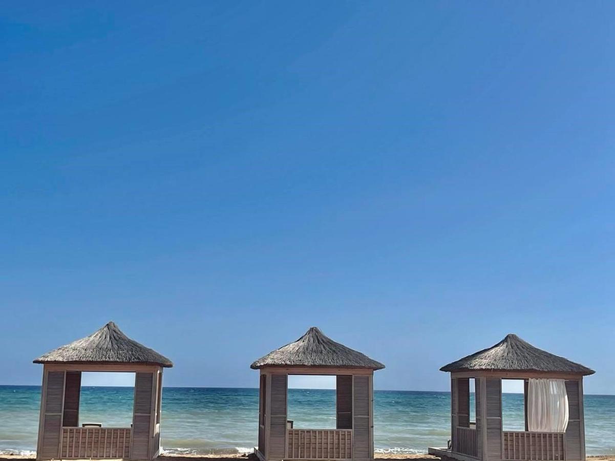 Peaceful Run-a-way By The Sea Vokolidha
