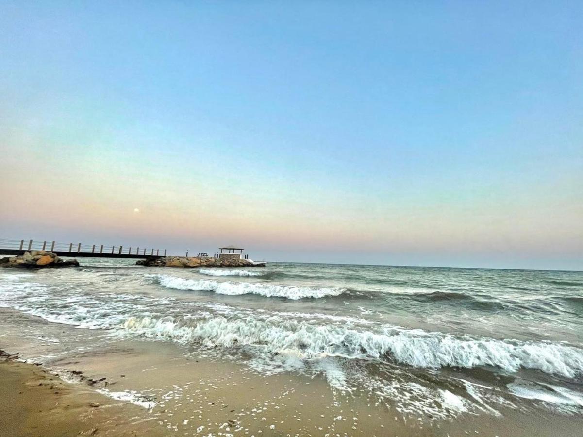 Peaceful Run-a-way By The Sea *