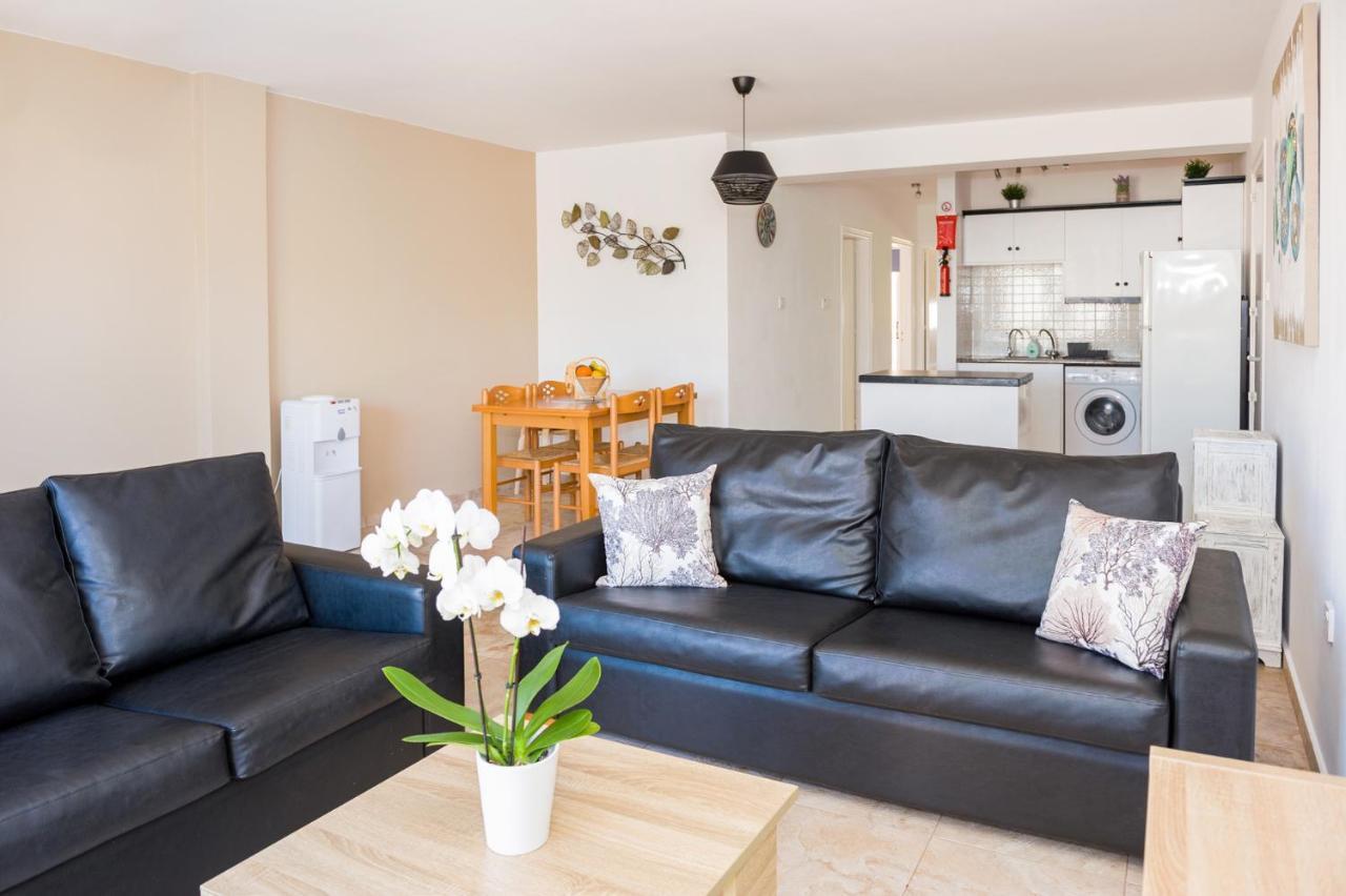 Sofia 700m Away From The Apartment Paralimni