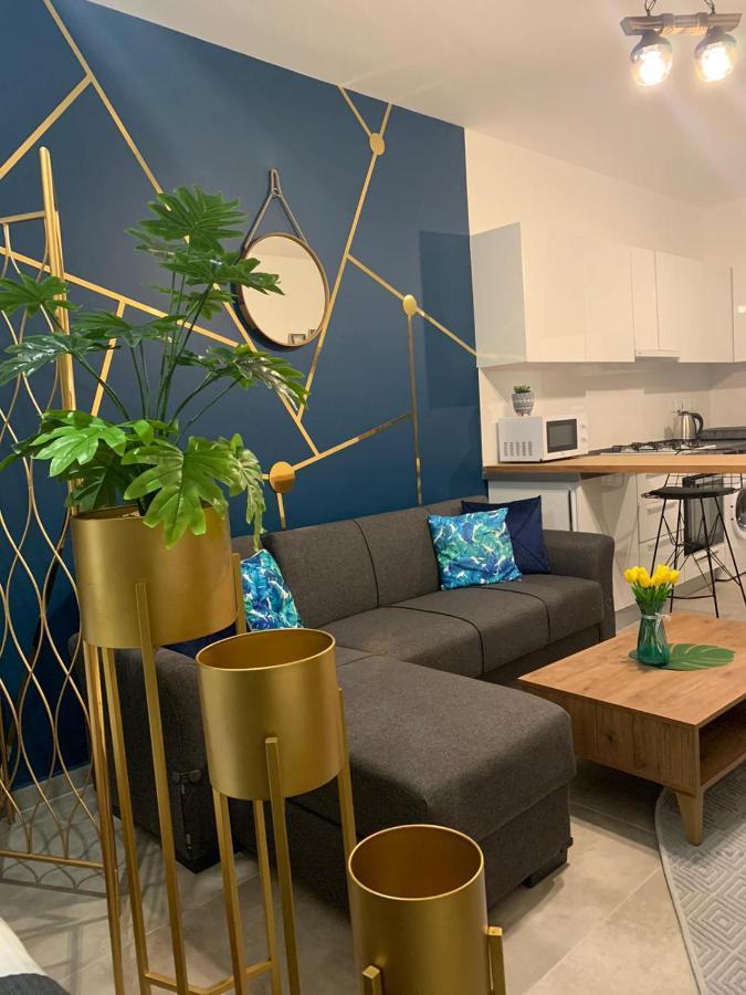 Deluxe Seaside Apartment