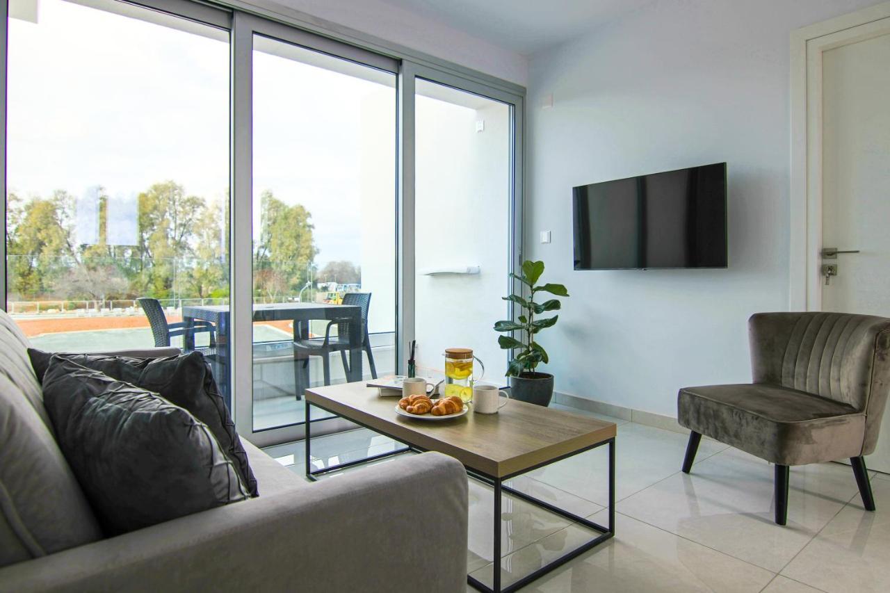 Phaedrus Living - Seaside Executive Flat Harbour 204 Apartamento Paphos
