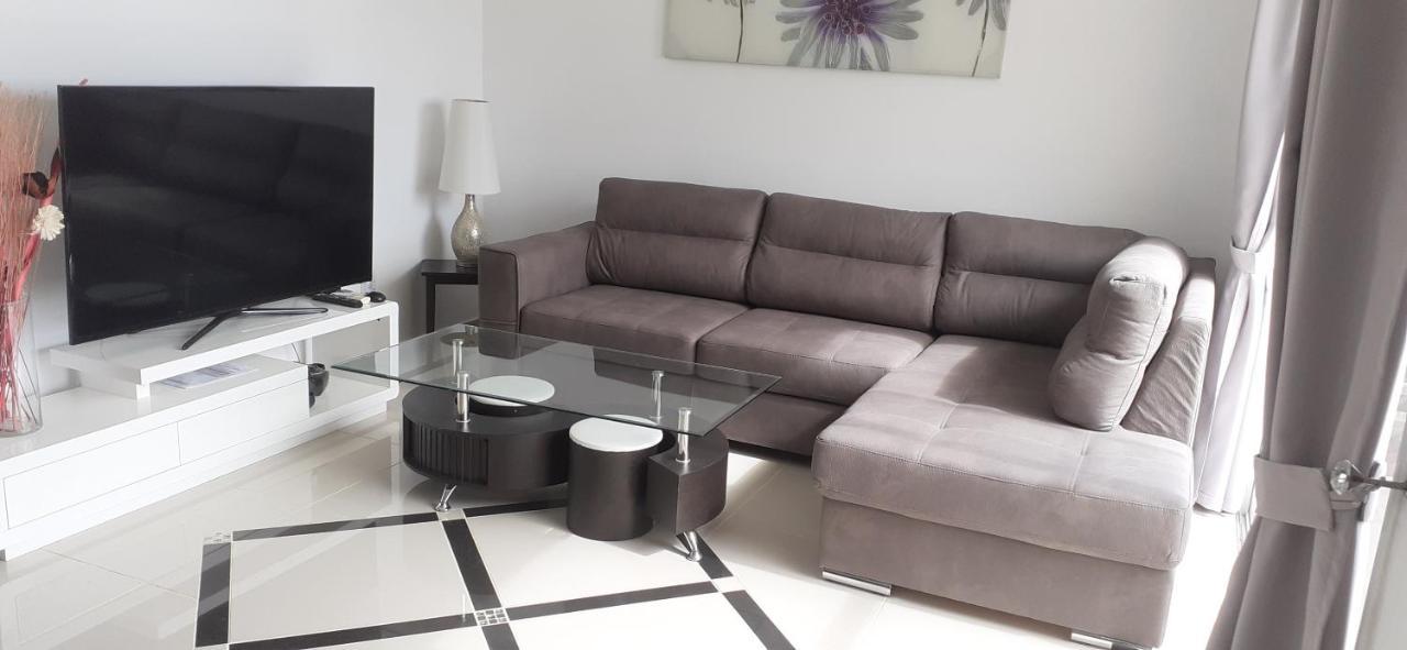 - Prime Tourist Location Apartment Coral Bay