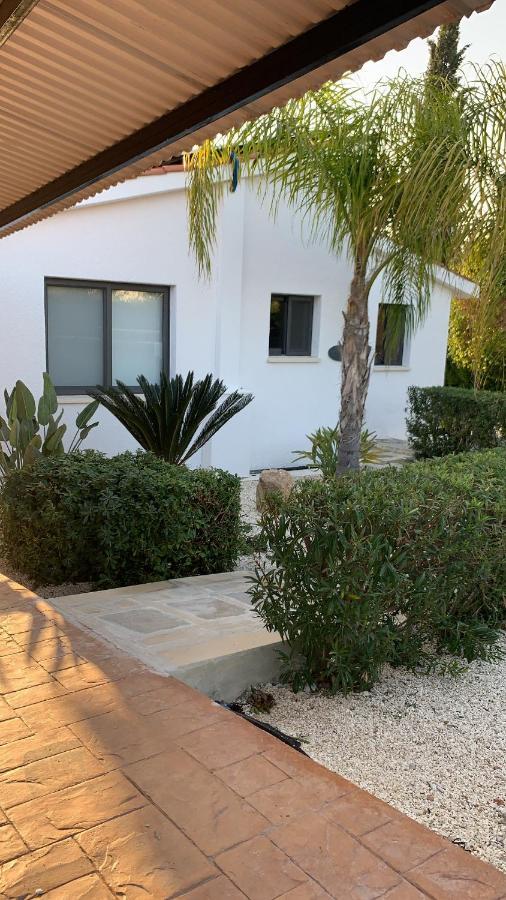 Anna Maria Villa *