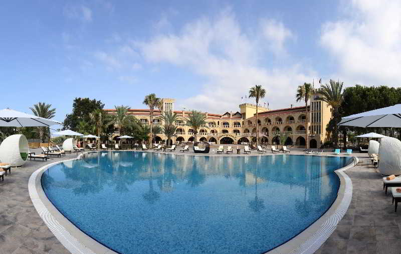 Le Chateau Lambousa Hotel 4*