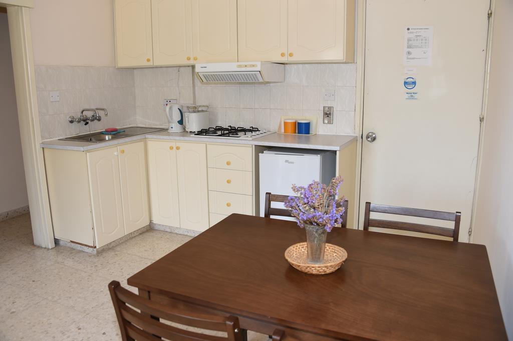 Odysseas & Eleni Aparthotel 2*