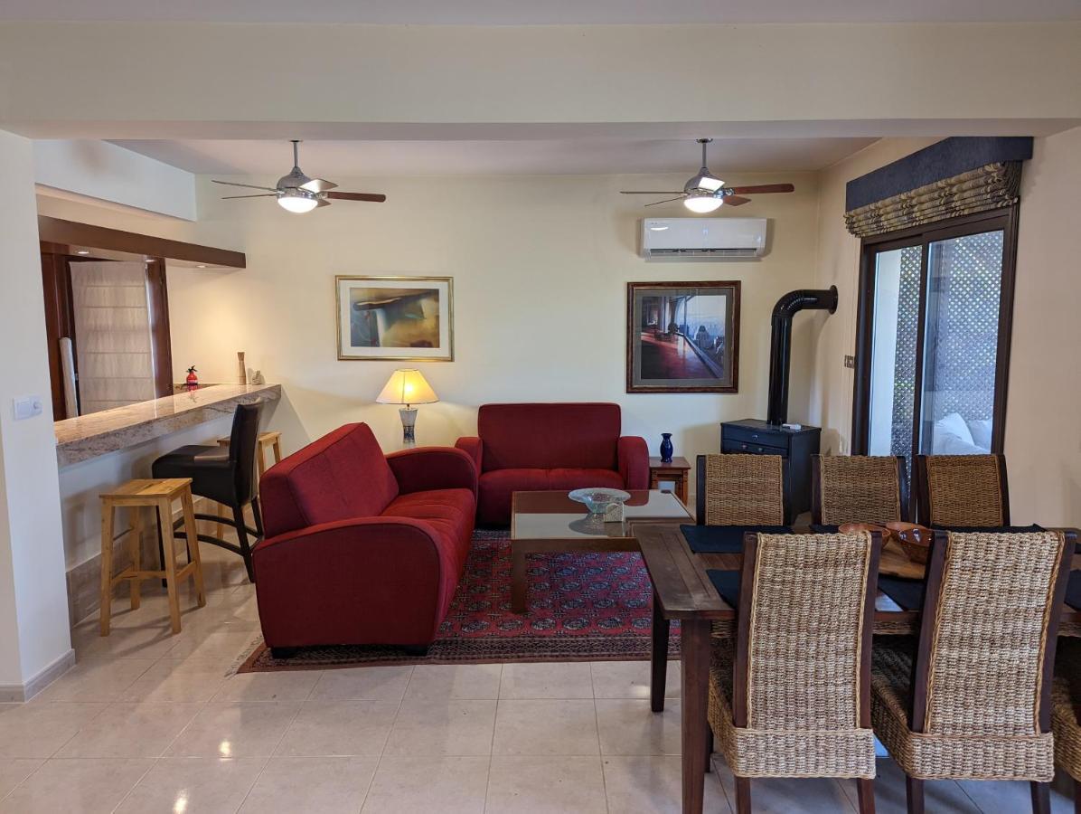 Villa Pontus - Stunning Views & Privacy In Beautiful Garden With Pool & Hot Tub Kouklia