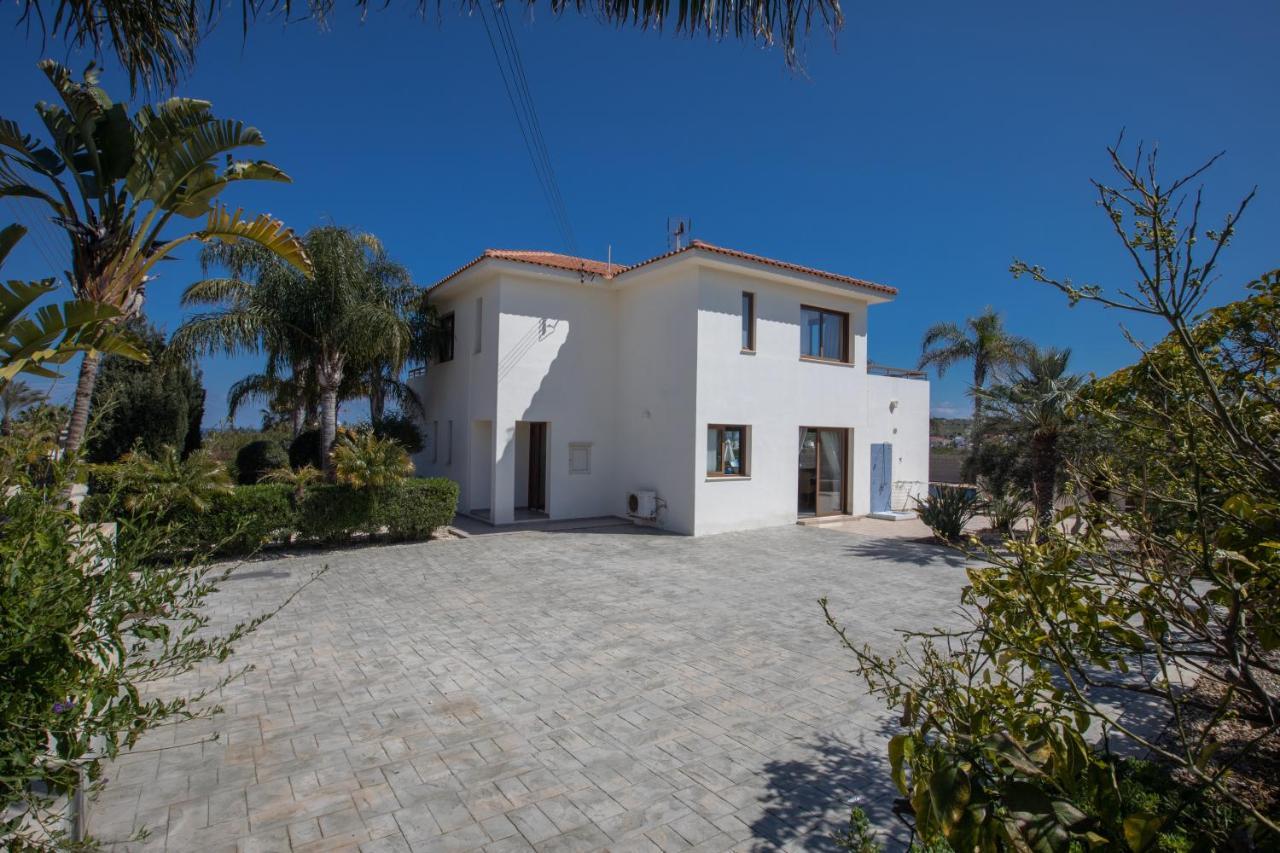 Margarita Villa *