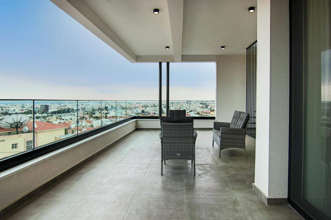 Phaedrus Living: Sea View Anna 301 Apartment *