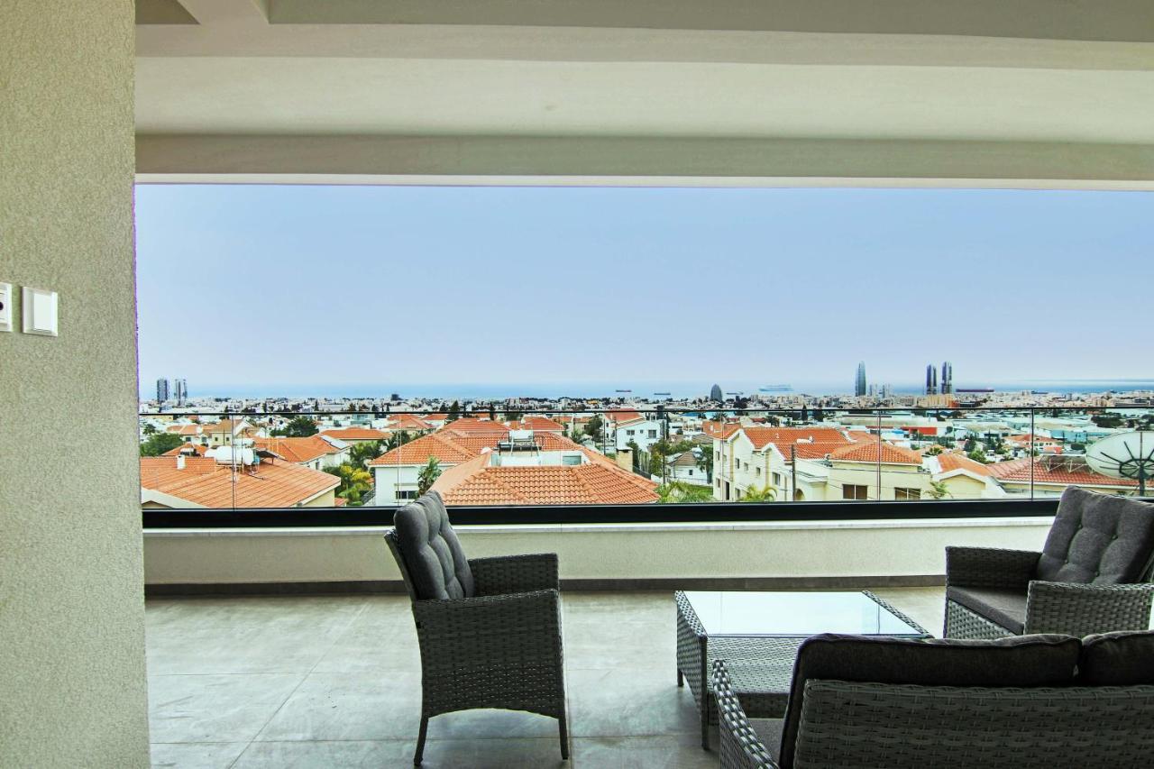 Phaedrus Living: Sea View Anna 301 Apartment
