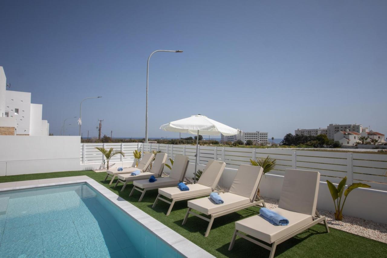 Walk To Center & Beach- Your Dream Escape, Blue Island Villa *