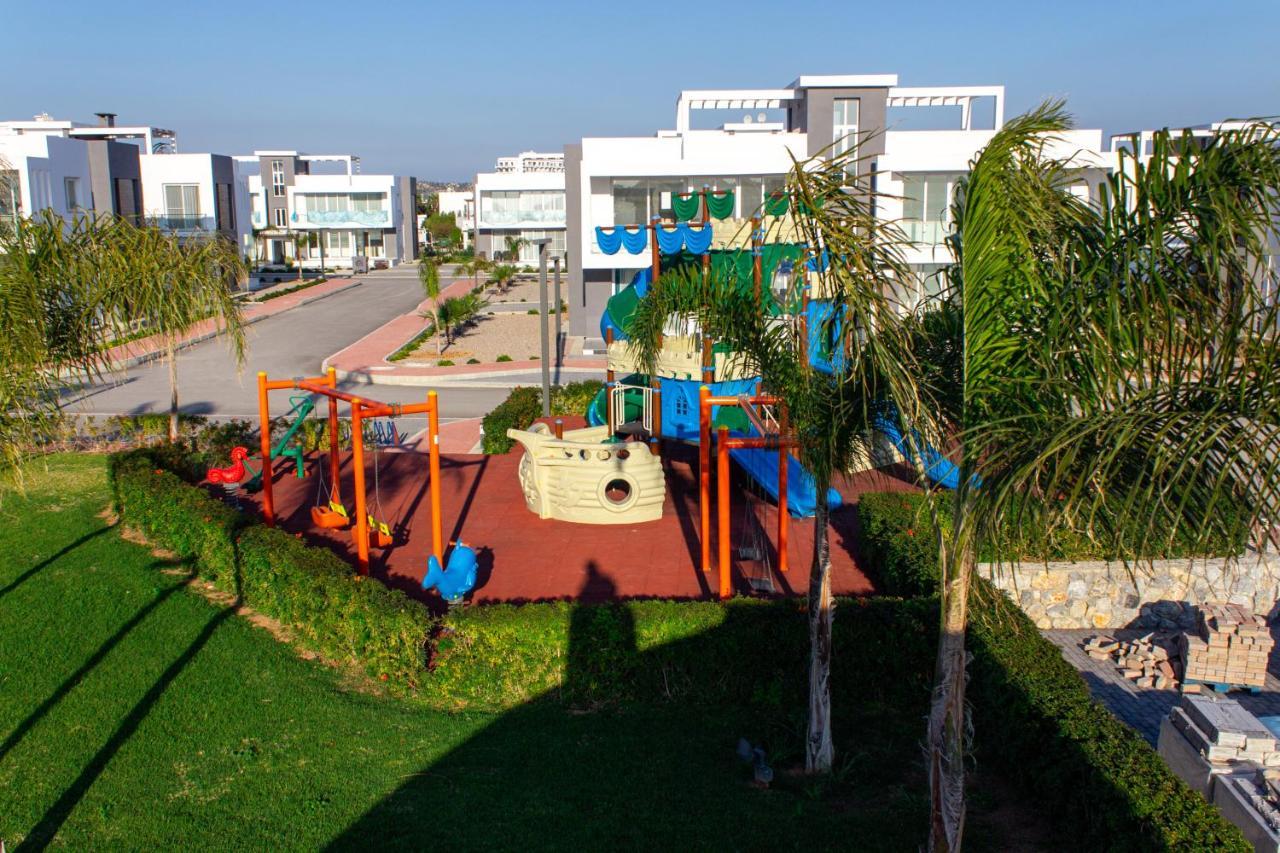 Four Seasons Life Trikomo