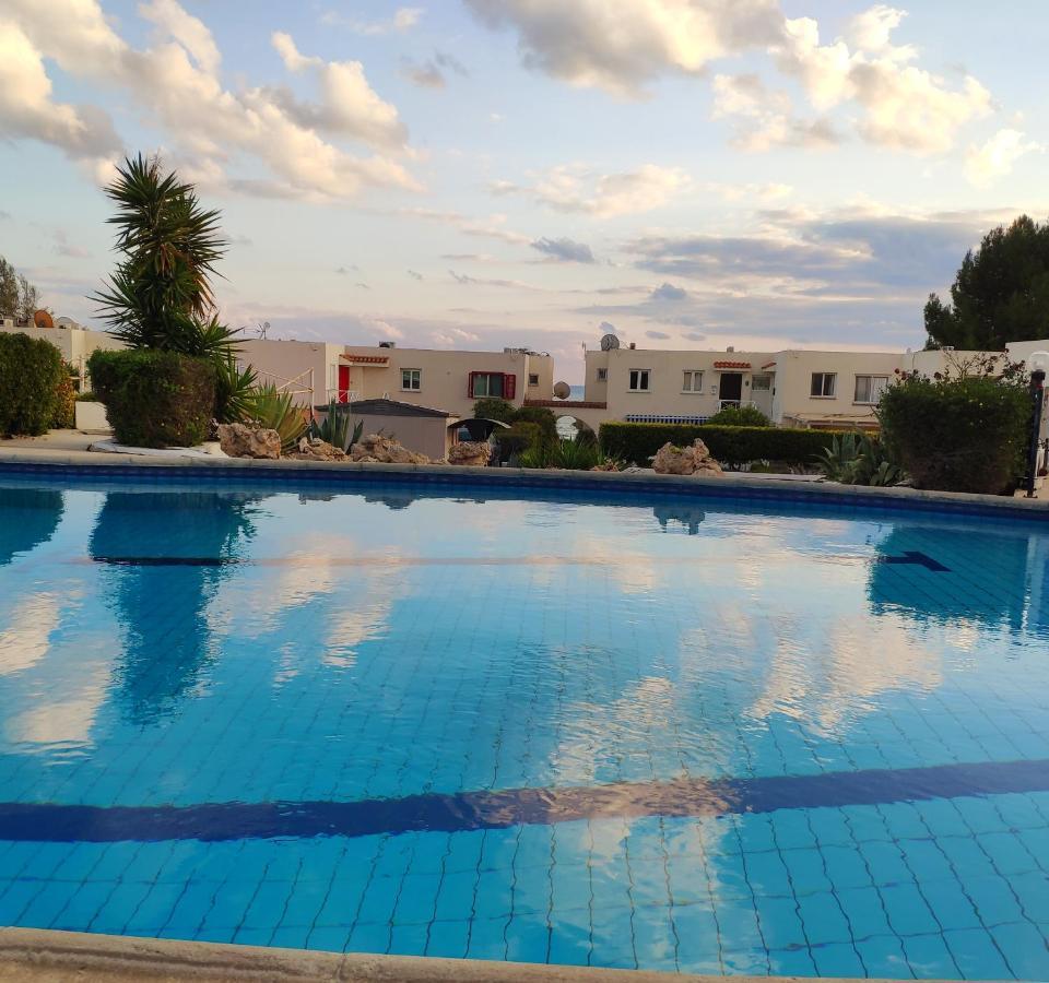 Sweet Coral Bay Sea View 3 Stocks Paphos Apartment