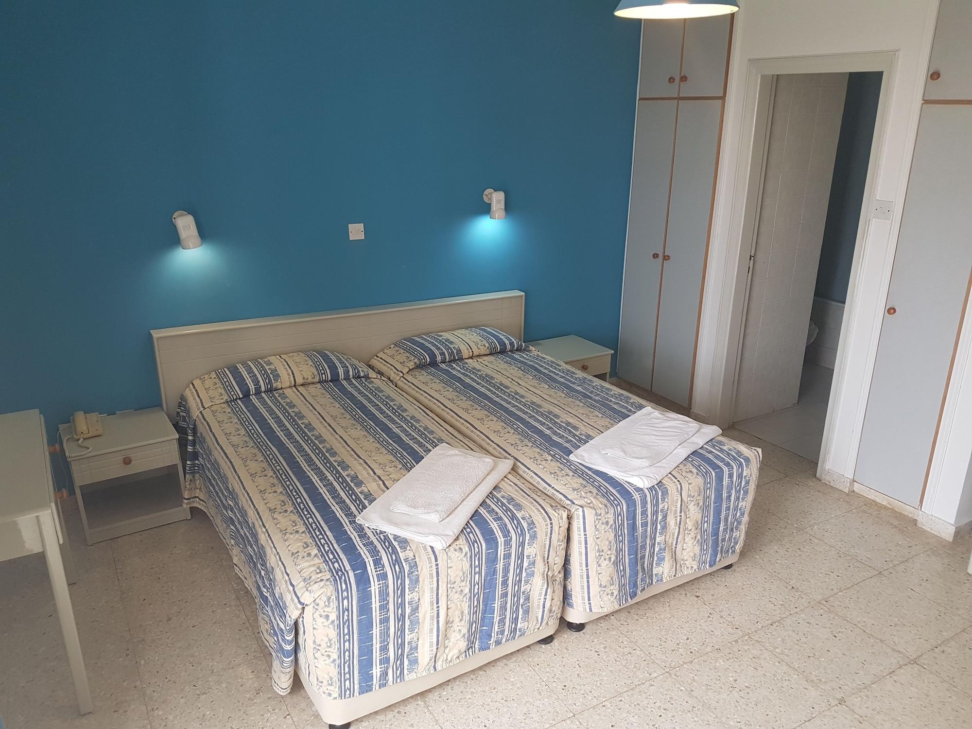 Aparthotel Cosmelenia 3*
