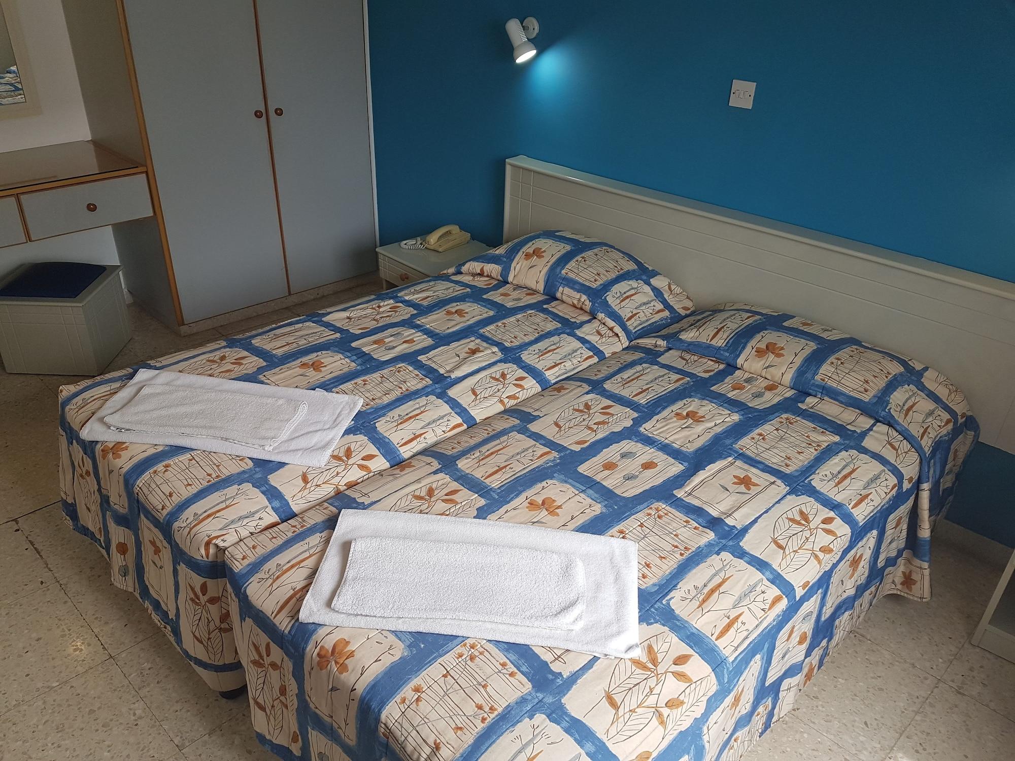 Aparthotel Cosmelenia 3*