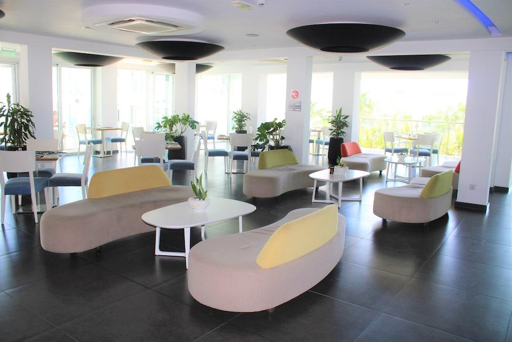 Tasia Maris Oasis 3* Ayia Napa