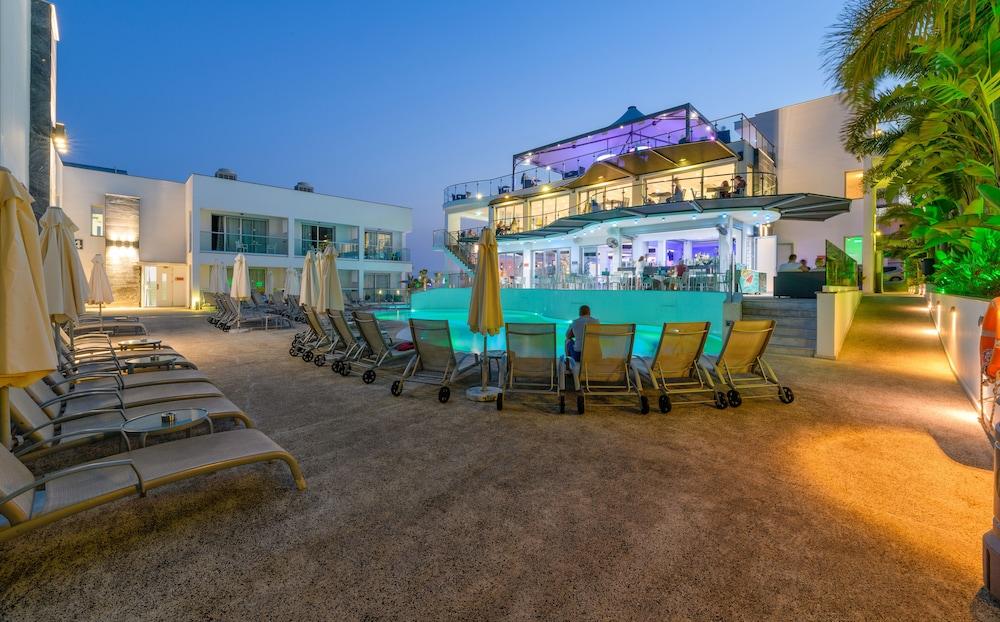 Tasia Maris Oasis Ayia Napa