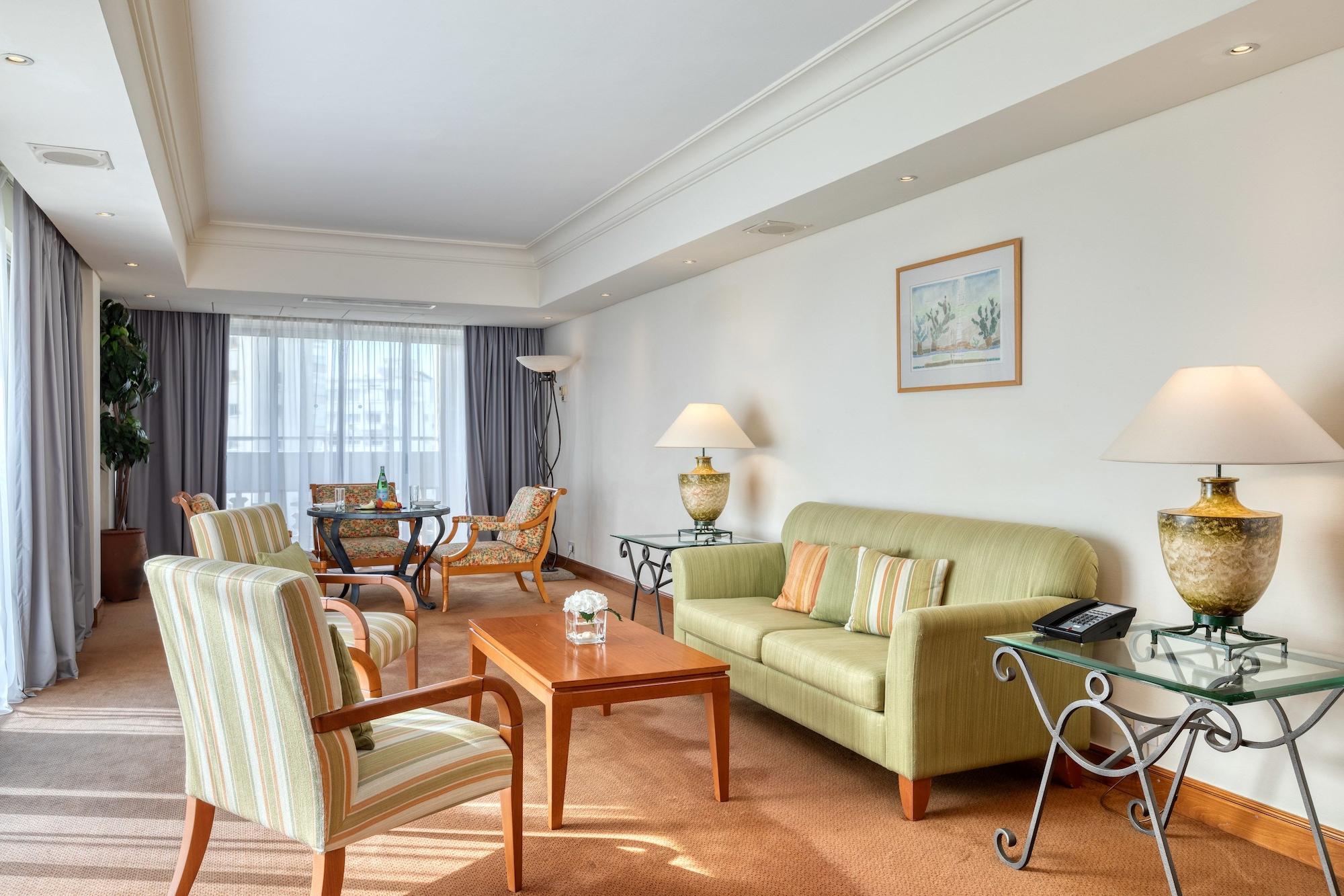 The Landmark 5*