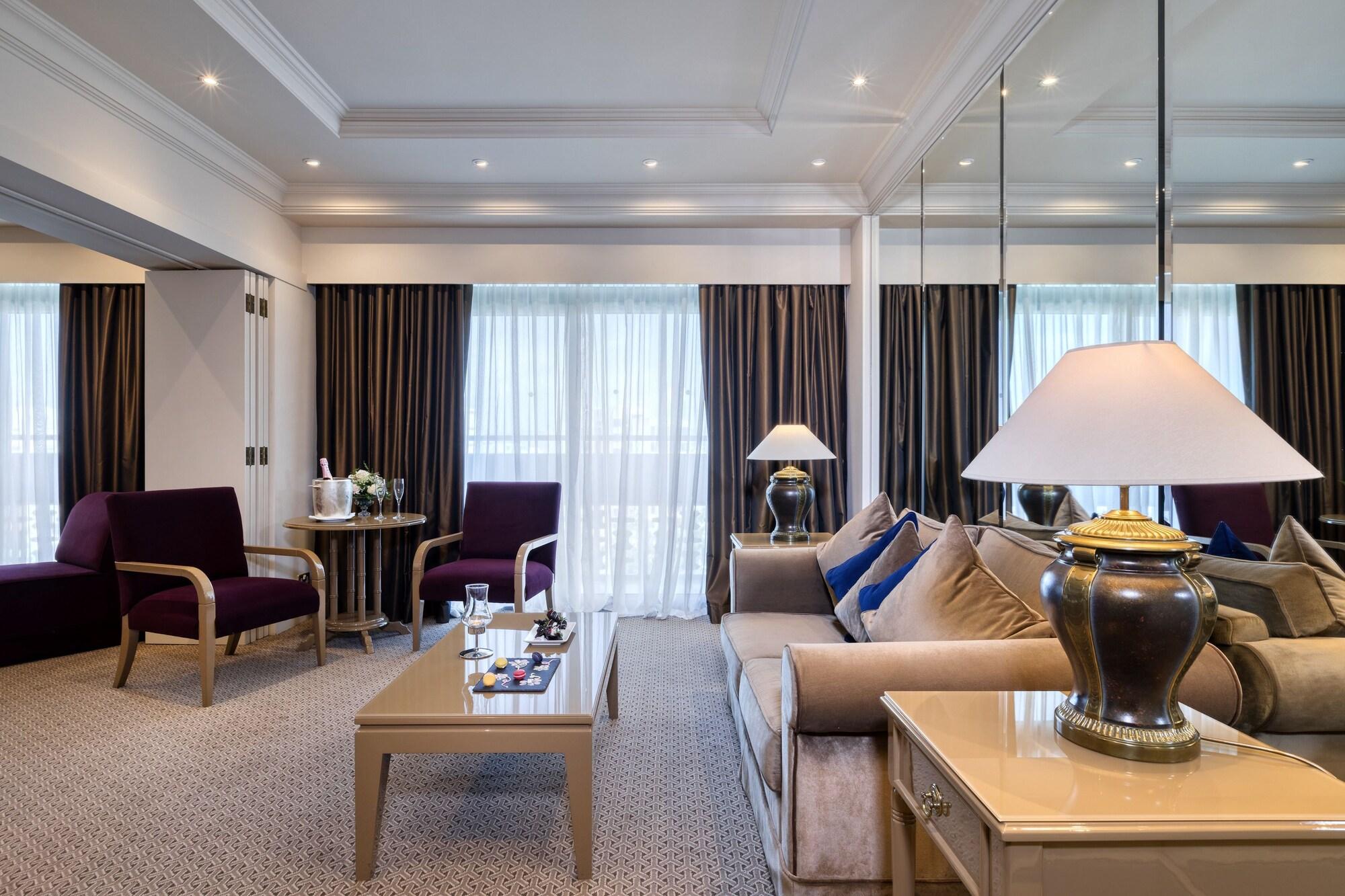 The Landmark 5*